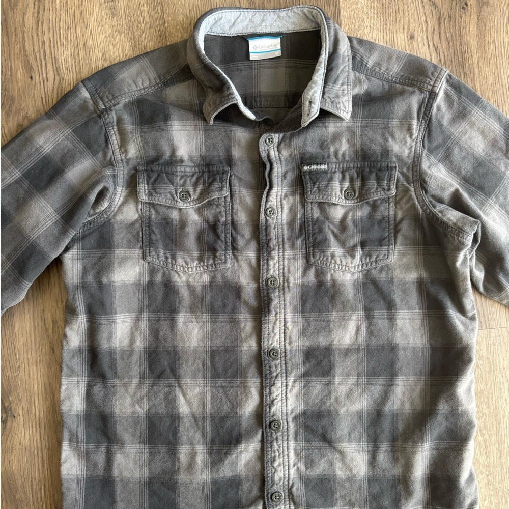 Gray Columbia Plaid L/S Button-Up Shirt Sz.M